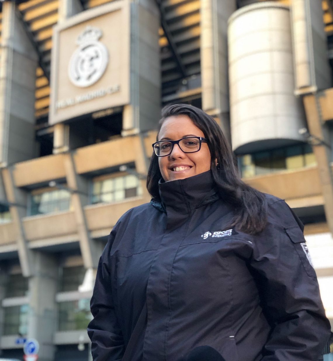 Conheça a a primeira mulher brasileira a narrar um jogo da “Champions League”.